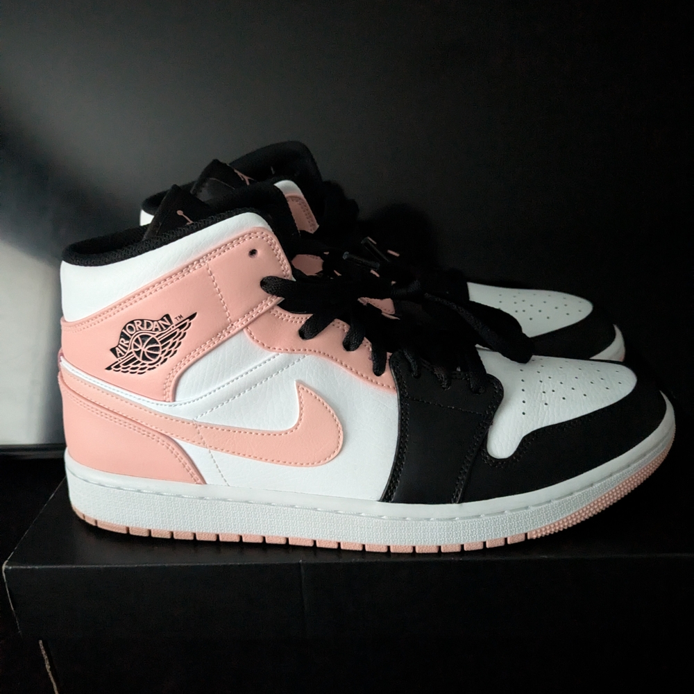 Jordan Pink and Black Sneakers Air Jordan 1 Mid